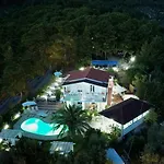 Bed & Breakfast White House 4*