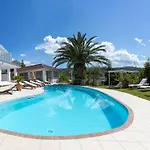 White House 4*
