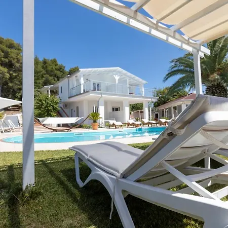 White House Bed & Breakfast