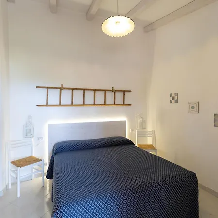 White House 4*