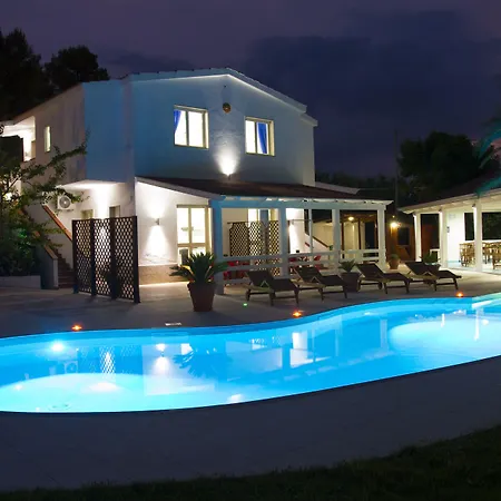 White House 4*