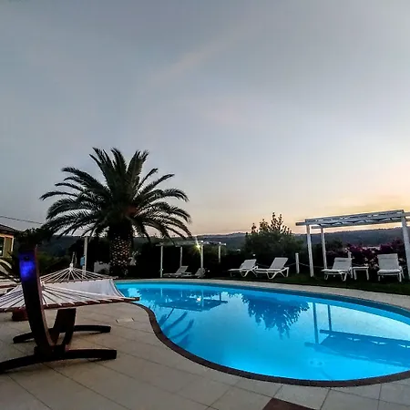 Bed & Breakfast White House