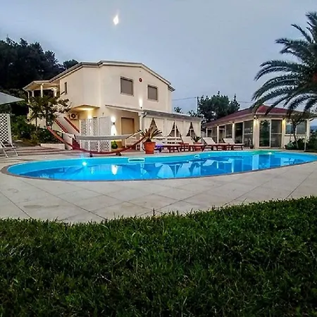 White House Bed & Breakfast 4*