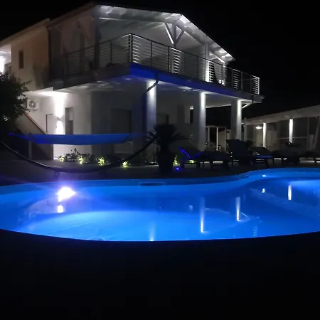 White House Bed & Breakfast