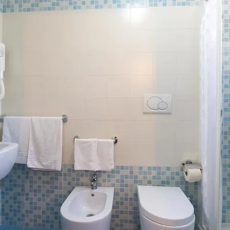 Couette-café White House 3*