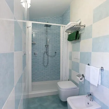 White House 3* Peschici