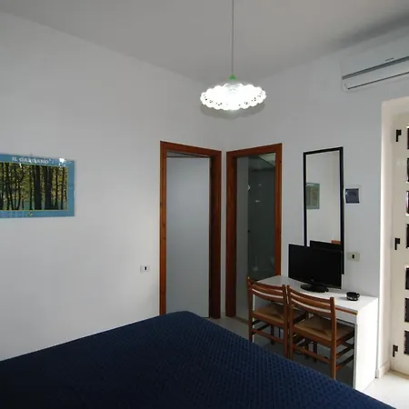 White House 3* Peschici