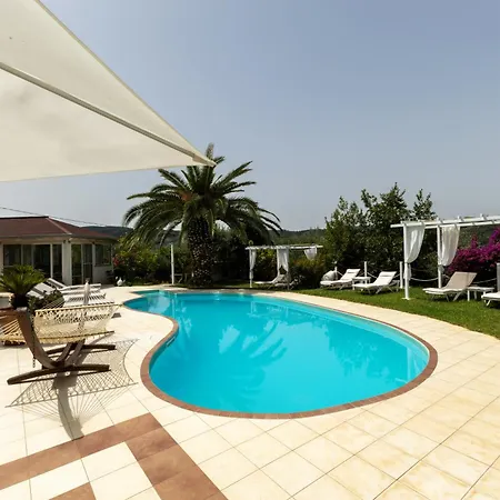 White House 3* Peschici