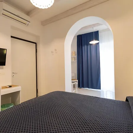 Couette-café White House 3*