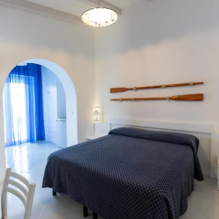 White House 3* Peschici