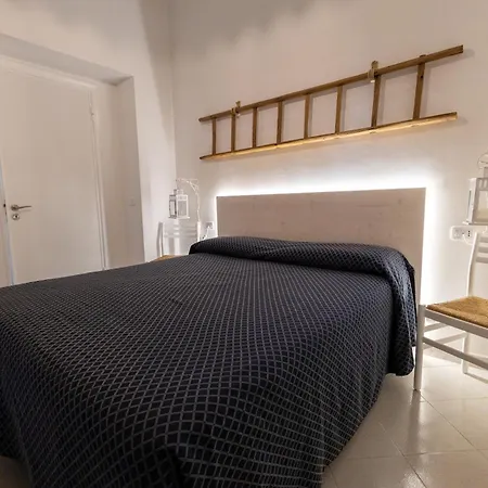 Couette-café White House 3*