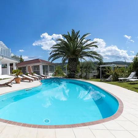 White House 4*