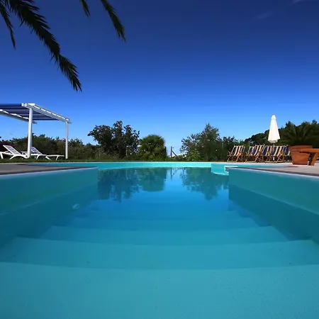 White House 3* Peschici