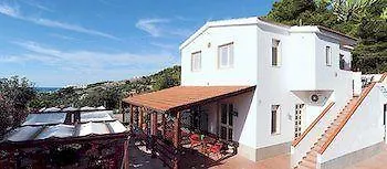 Bed and breakfast White House