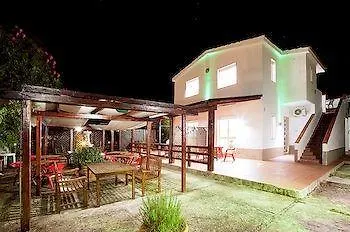 Couette-café White House 3*