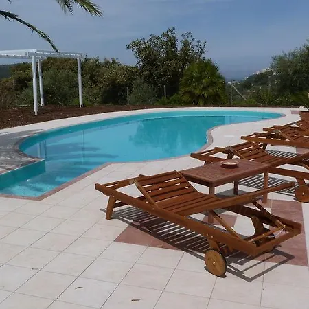 Couette-café White House 3*