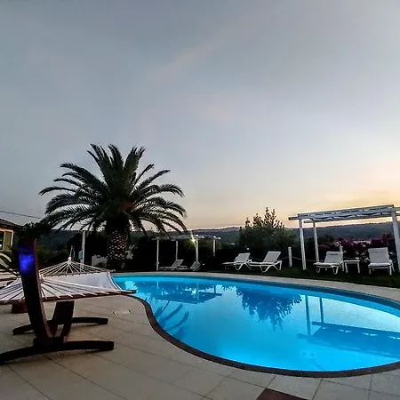 Couette-café White House 3*
