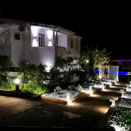 White House Bed & Breakfast 4*