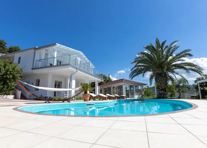 White House 4* Peschici
