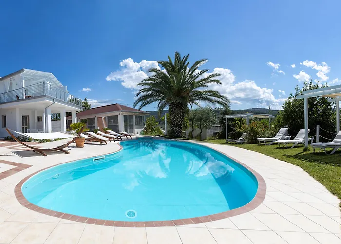 White House 4*