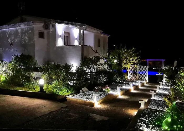White House Panzió 4*